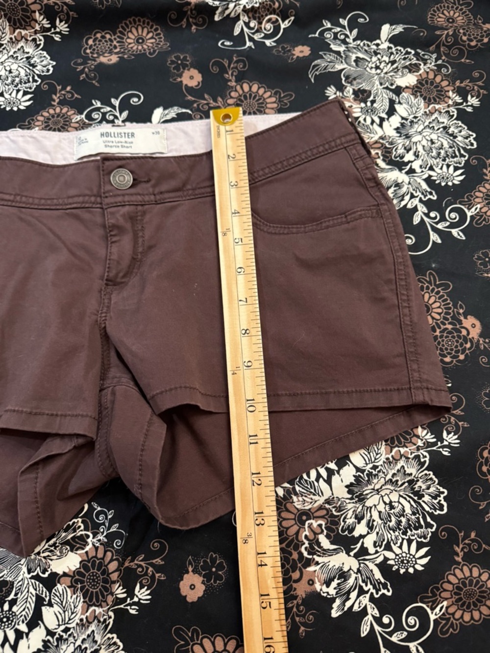 Hollister Ultra Low-Rise Interior Pattern Waistband Twill Shortie Shorts - Picture 7 of 9